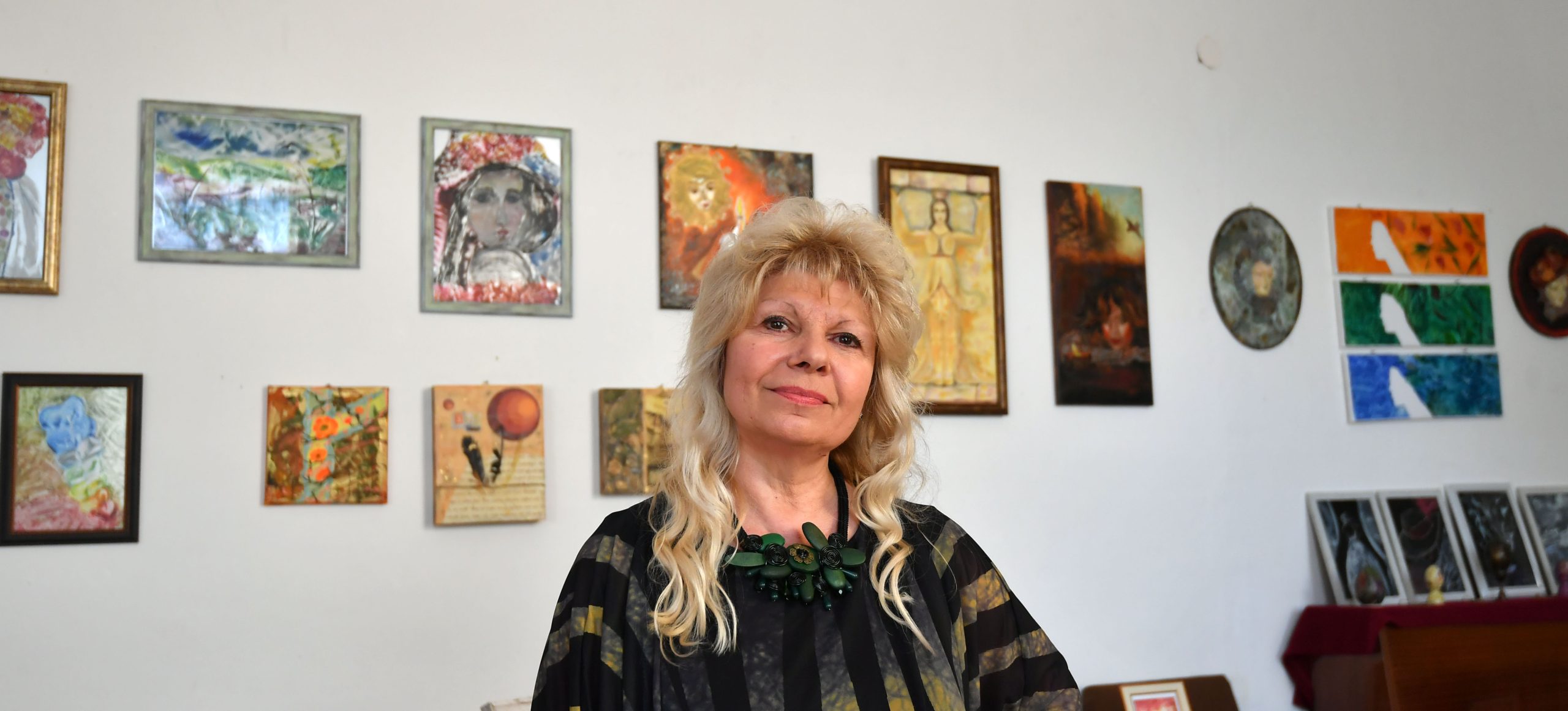 Изложба "Вълшебният танц на восъка" на Теодора Николова в Исперих ...