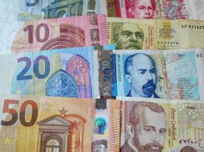 МФ – резултати от национални представителни проучвания за въвеждането на еврото в България.