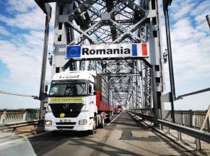Отбиват тежкотоварните камиони по Е-70 заради проблем на Дунав мост и огромни колони в Русе