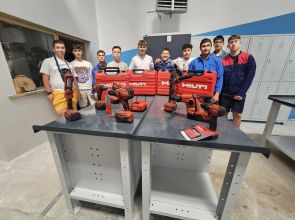 НПТГ „Шандор Петьофи“ получи  машини от Hilti България