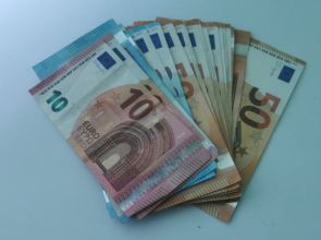 Откраднаха 2000 евро от дом в Разград