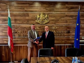 Кметът на Исперих подписа четири споразумения за ремонти в града
