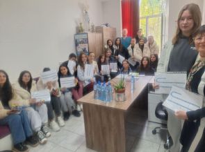 Деветокласници от ПГ „Васил Левски“ – Исперих проведоха учебни часове в МБАЛ – Исперих