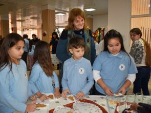 90 деца от 6 училища в Разград се включиха в работилница „С дъх на Коледа“