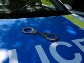 34-годишен мъж е задържан за агресивно поведение и отправени заплахи за убийство към брат си и семейството му